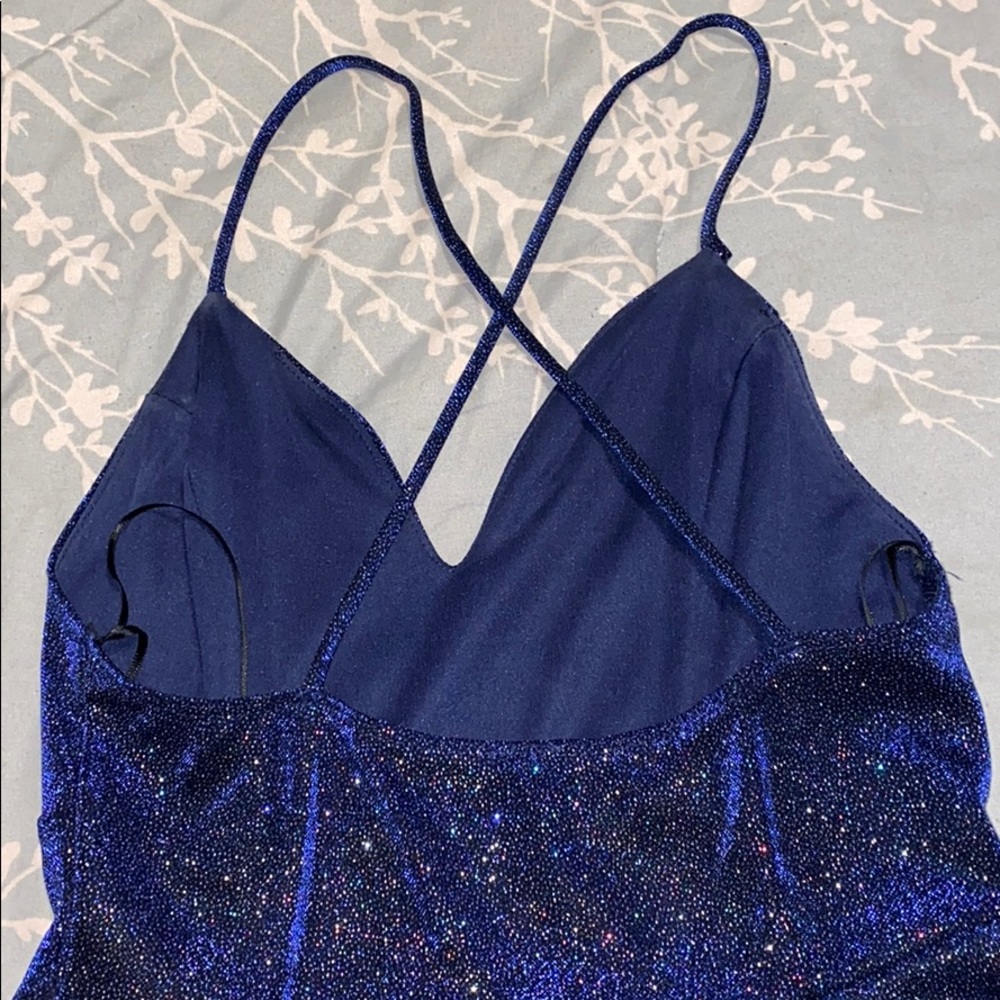 Dresses - Picture 2 of 7